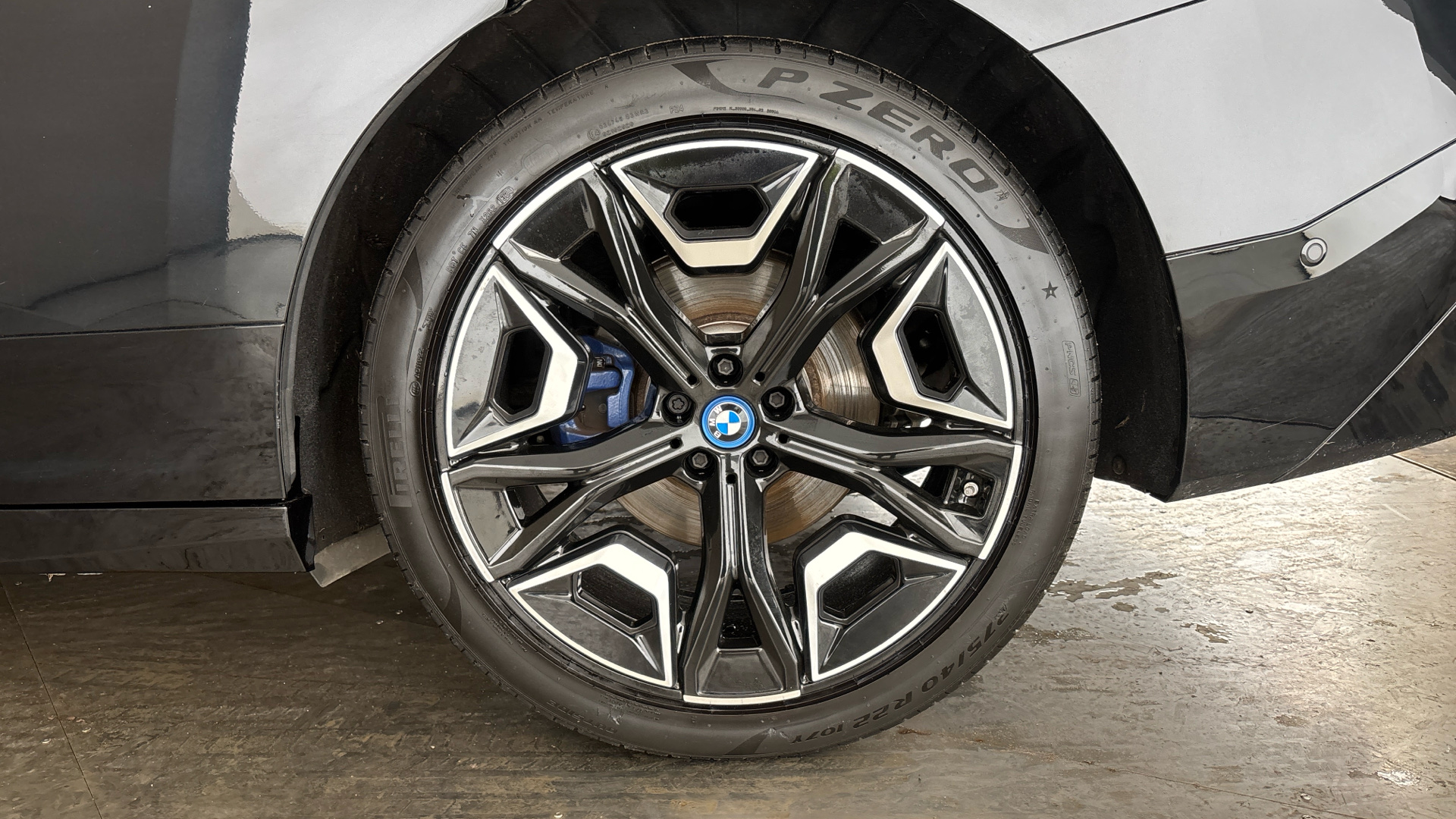 4027758 240kW xDrive40 M Sport Edition 76.6kWh 5dr Auto