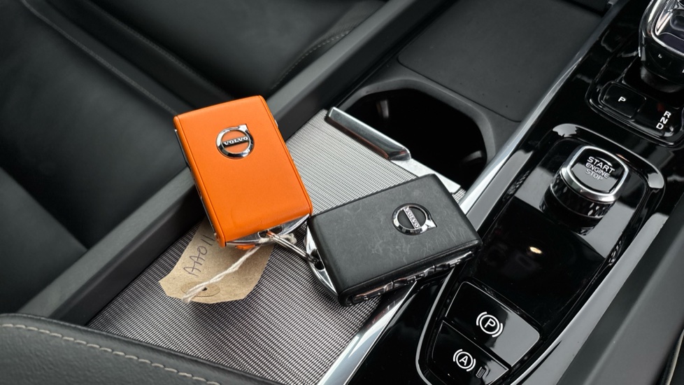 VOLVO XC60 2 keys available