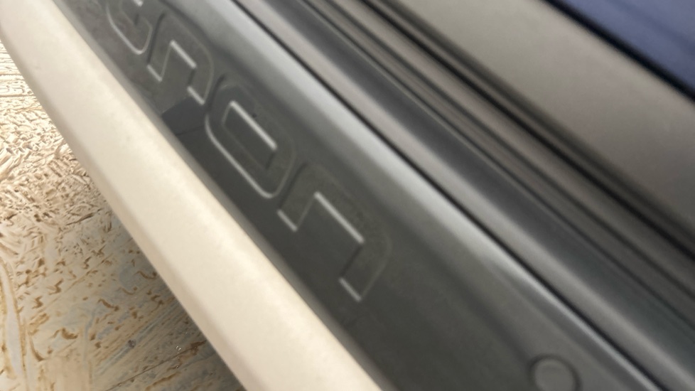 AUDI Q4 scratches