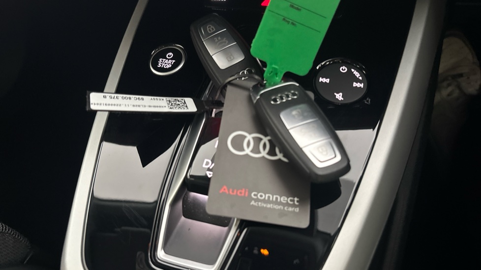 AUDI Q4 2 keys