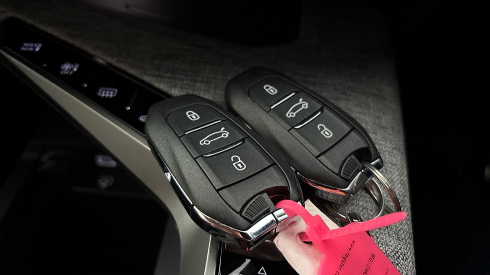 PEUGEOT 3008 2 keys
