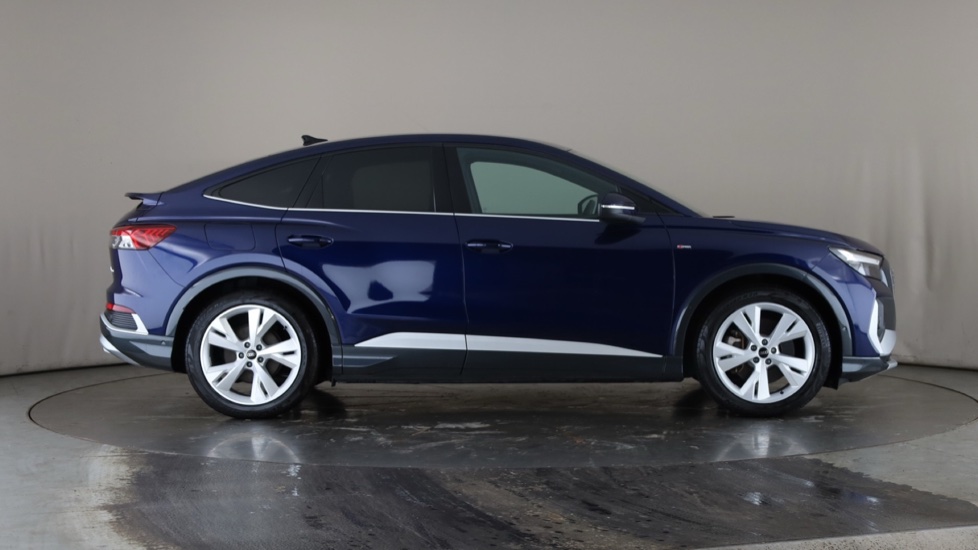 AUDI Q4 Image 6