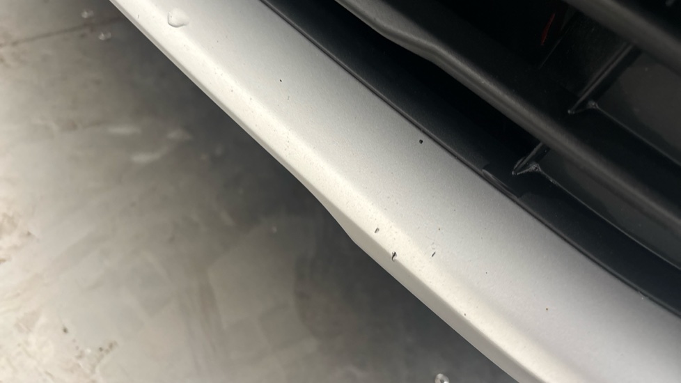 AUDI Q4 chips and scratches