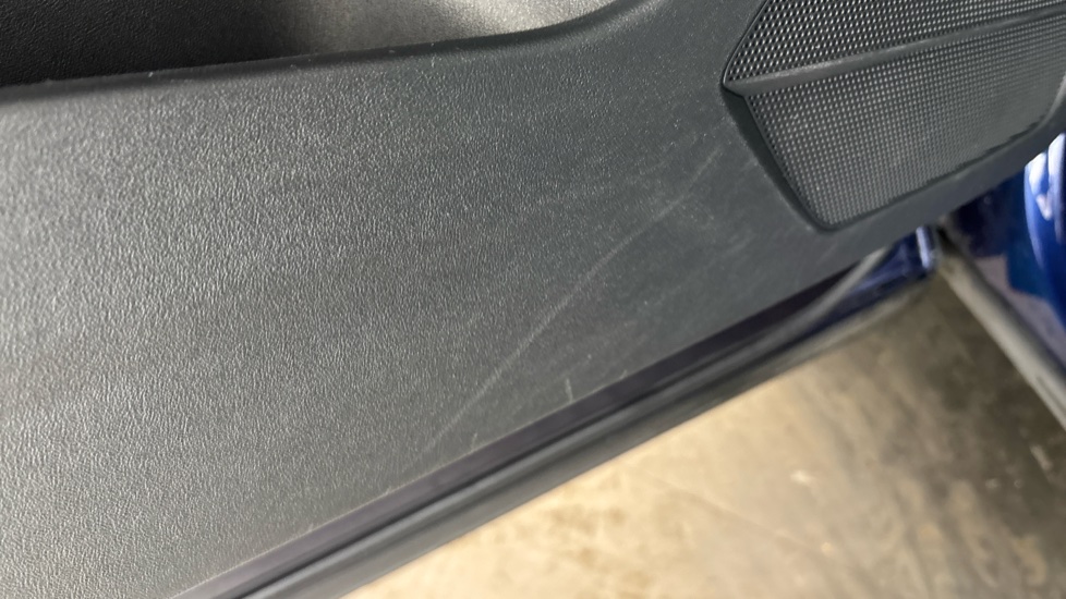 AUDI Q4 scuff