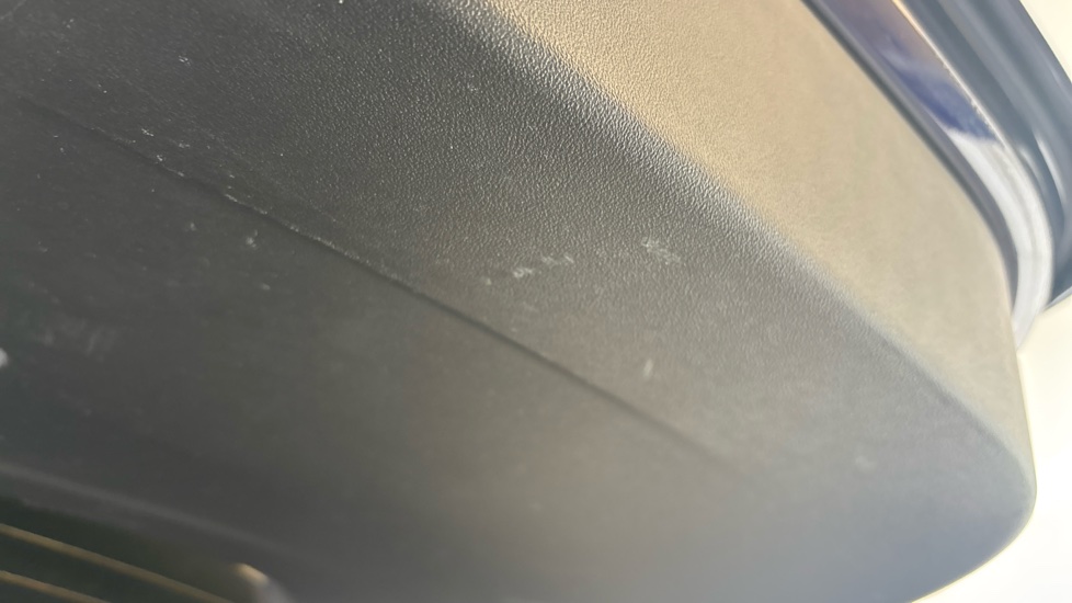 AUDI Q4 scuff
