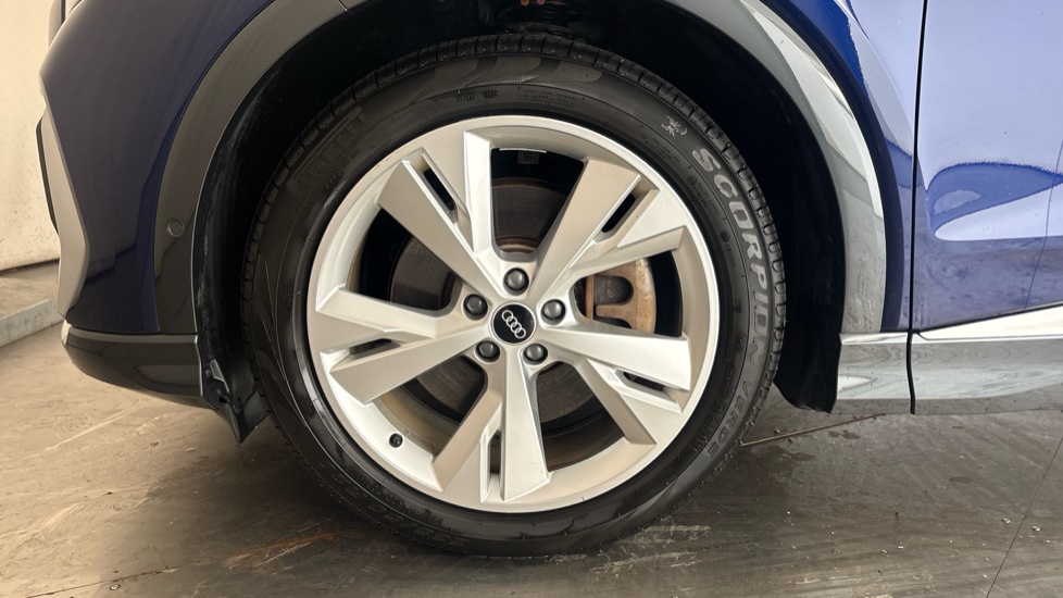 AUDI Q4 Image 17