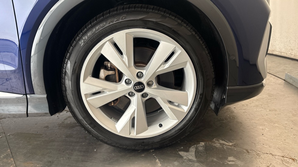 AUDI Q4 Image 20