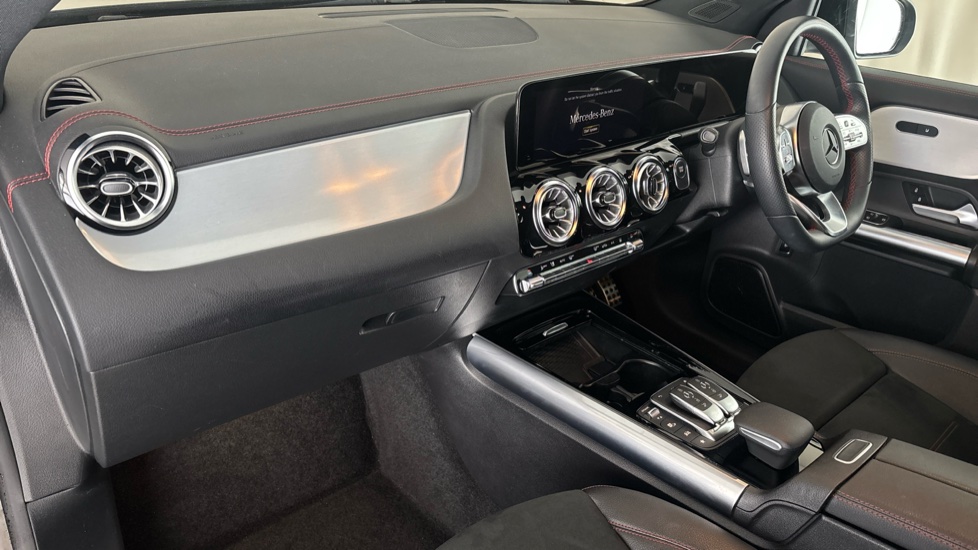 MERCEDES EQA Image 10