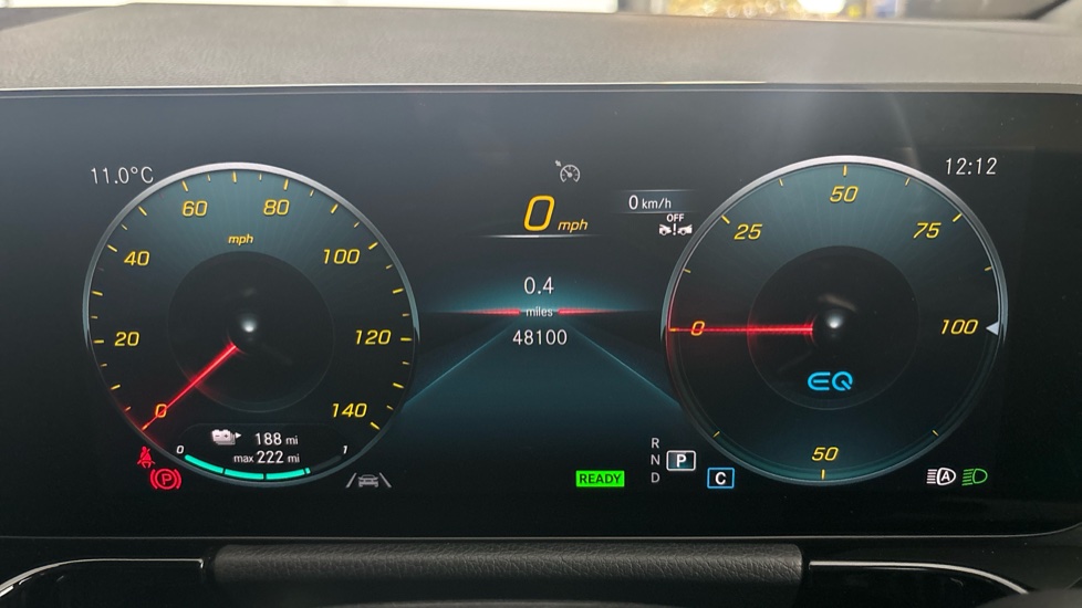 MERCEDES EQA Image 13