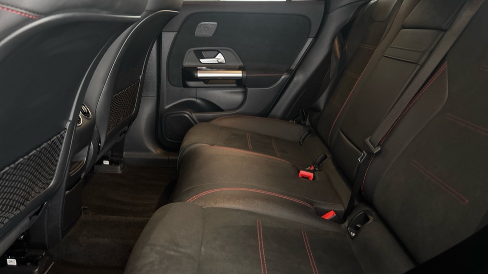 MERCEDES EQA Image 14