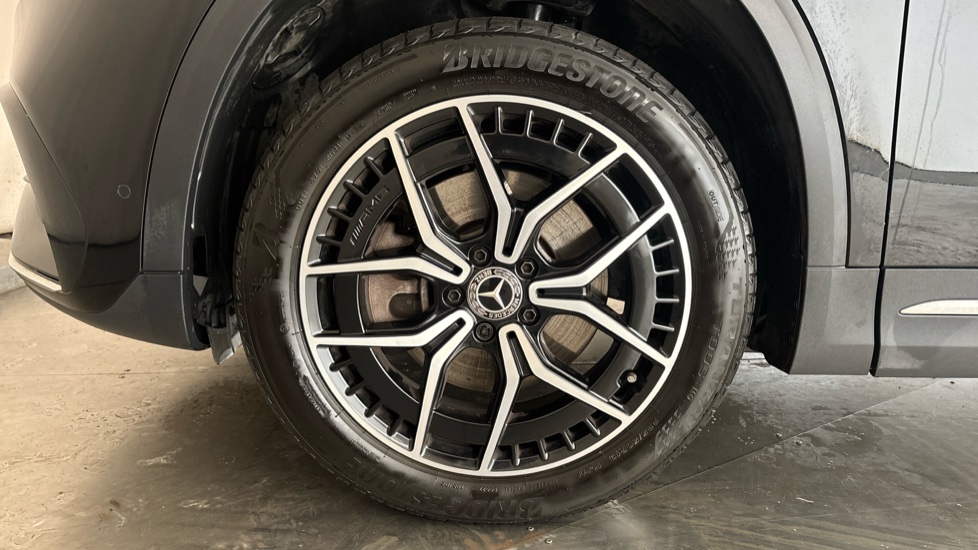 MERCEDES EQA Image 17