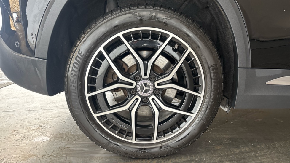 MERCEDES EQA Image 19