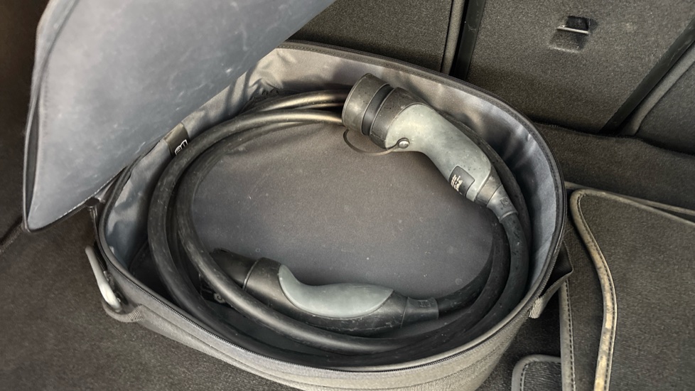 MERCEDES EQA Image 22