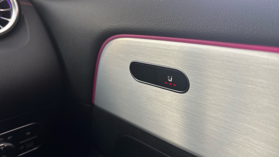 MERCEDES EQA Heated seats