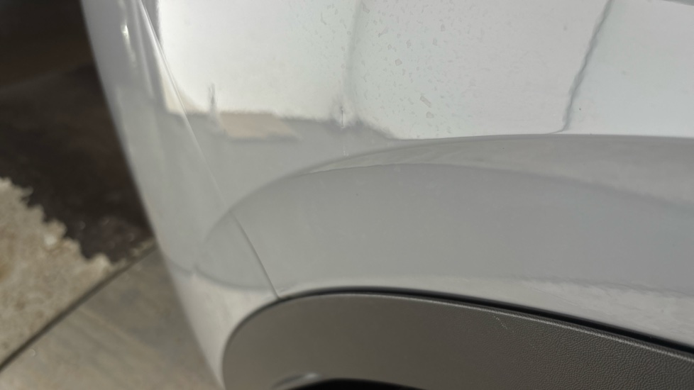 VOLKSWAGEN ID.4 Dent