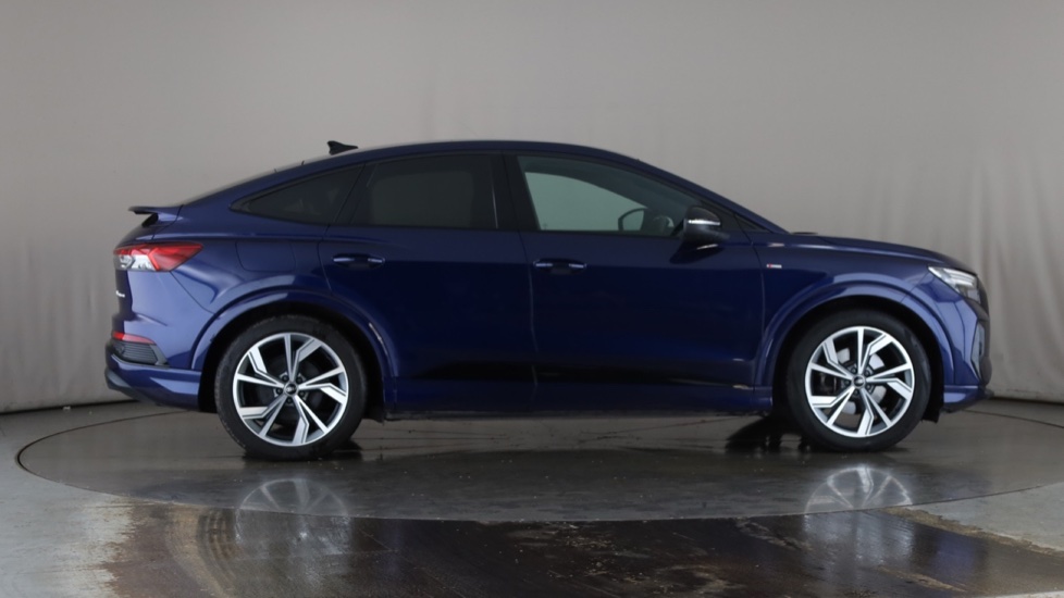 AUDI Q4 Image 6