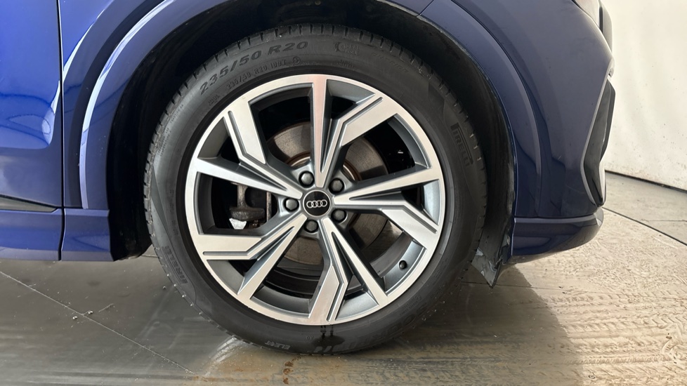 AUDI Q4 Image 20