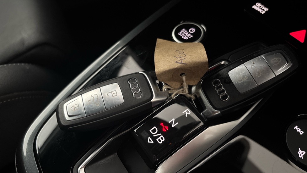 AUDI Q4 2 keys
