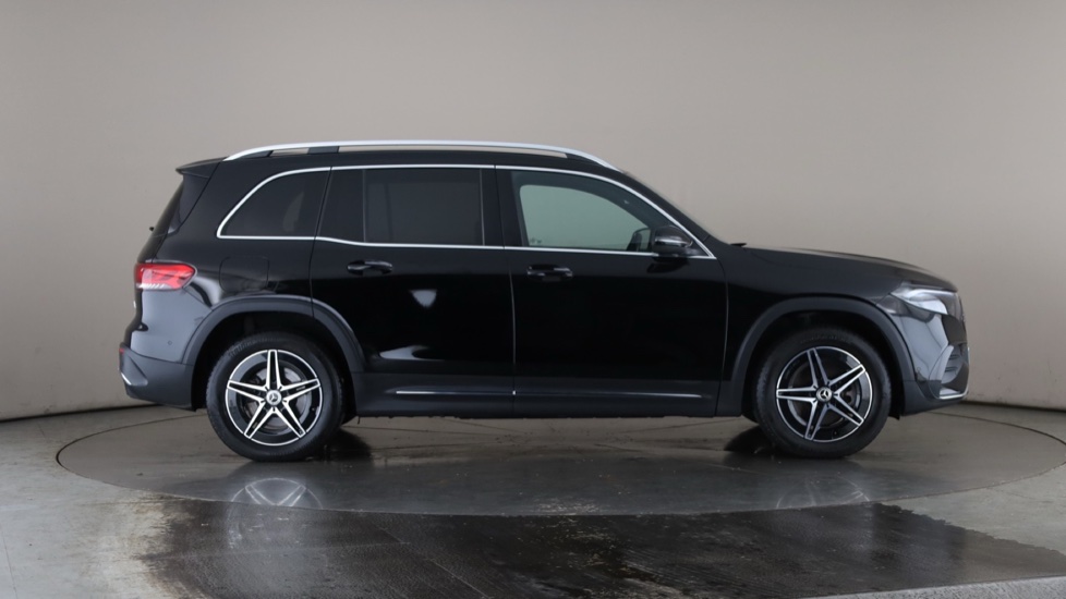 MERCEDES EQB Image 6