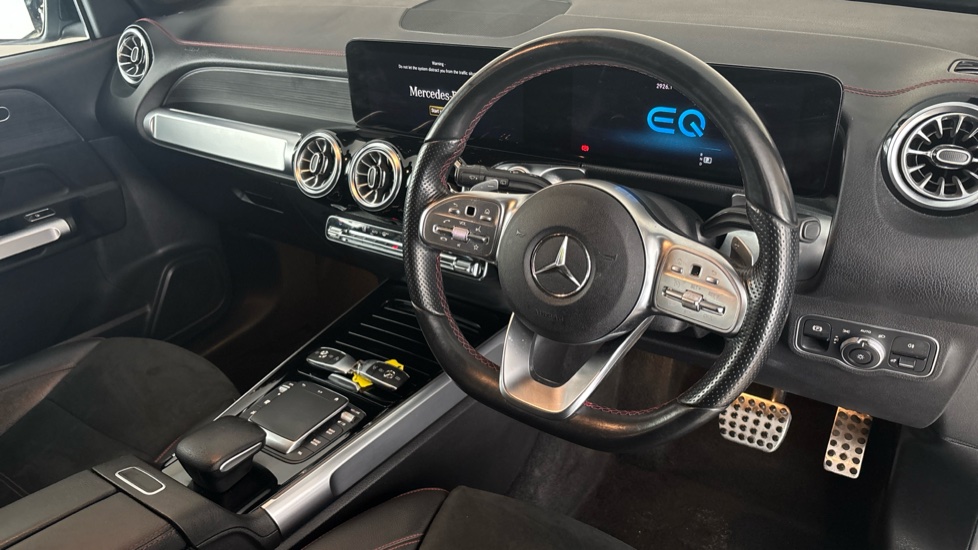 MERCEDES EQB Image 9