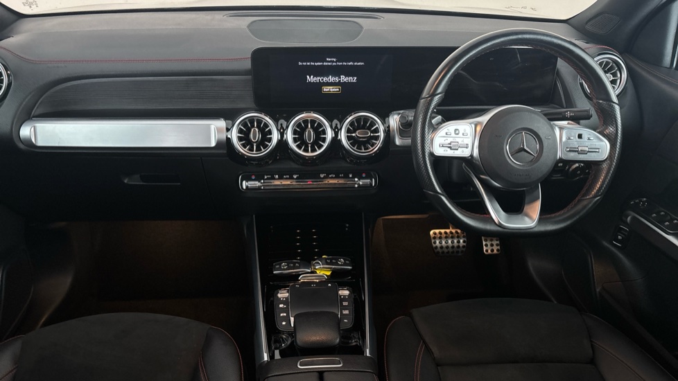 MERCEDES EQB Image 11