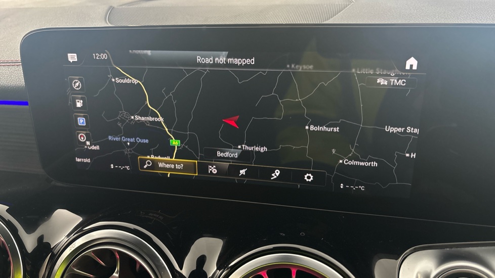 MERCEDES EQB Image 12