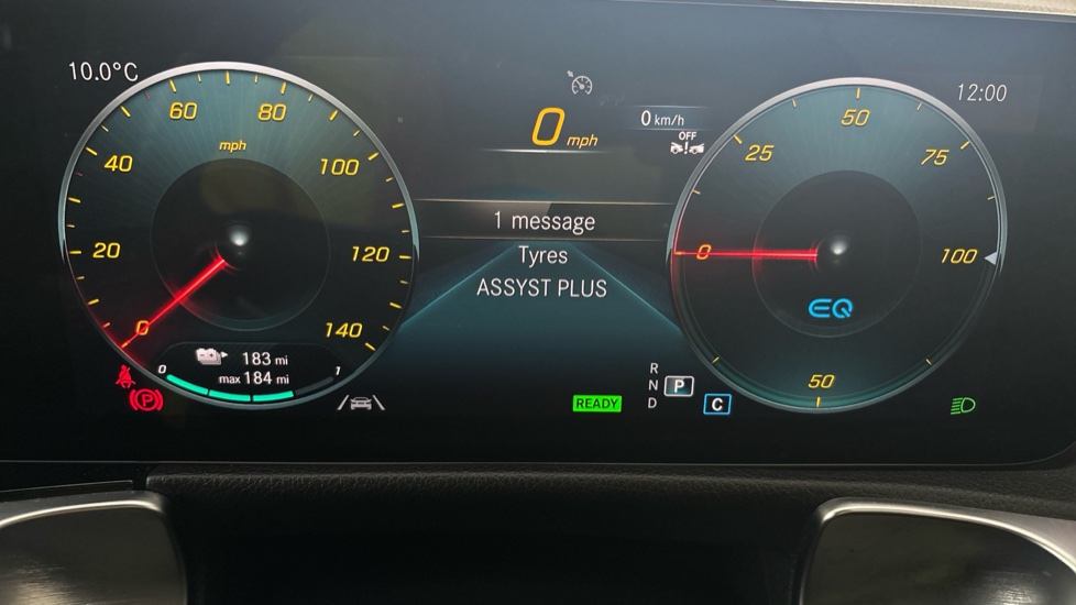 MERCEDES EQB Image 13