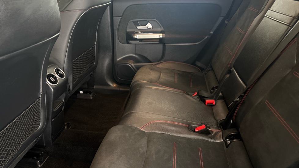 MERCEDES EQB Image 14