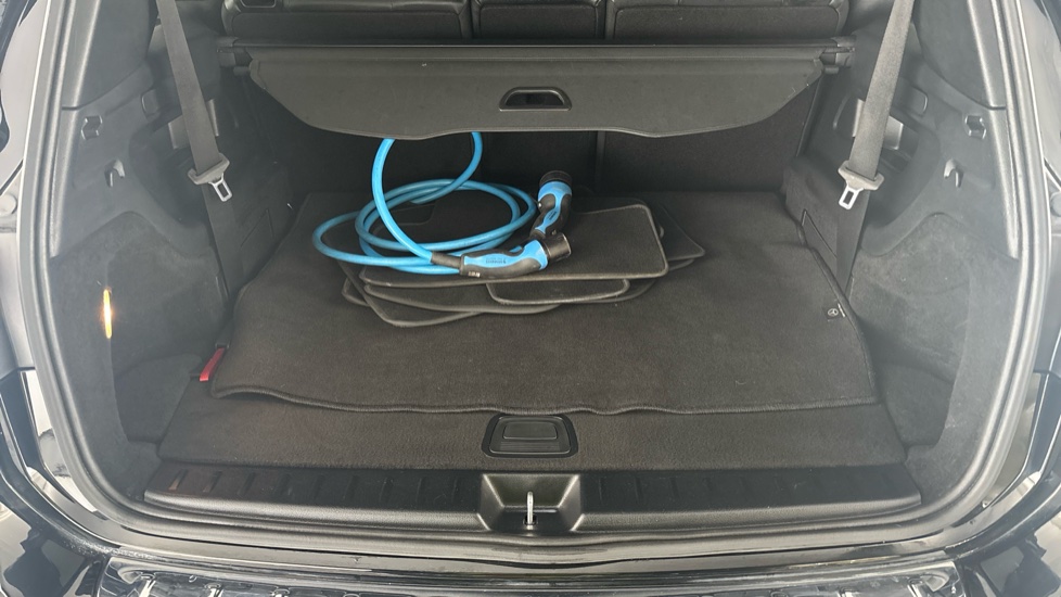 MERCEDES EQB Image 15