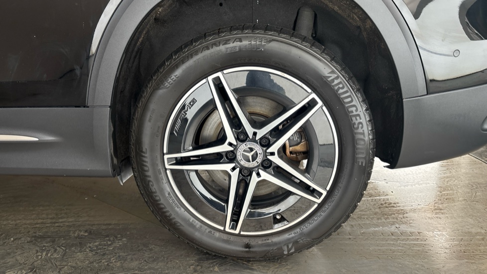 MERCEDES EQB Image 18