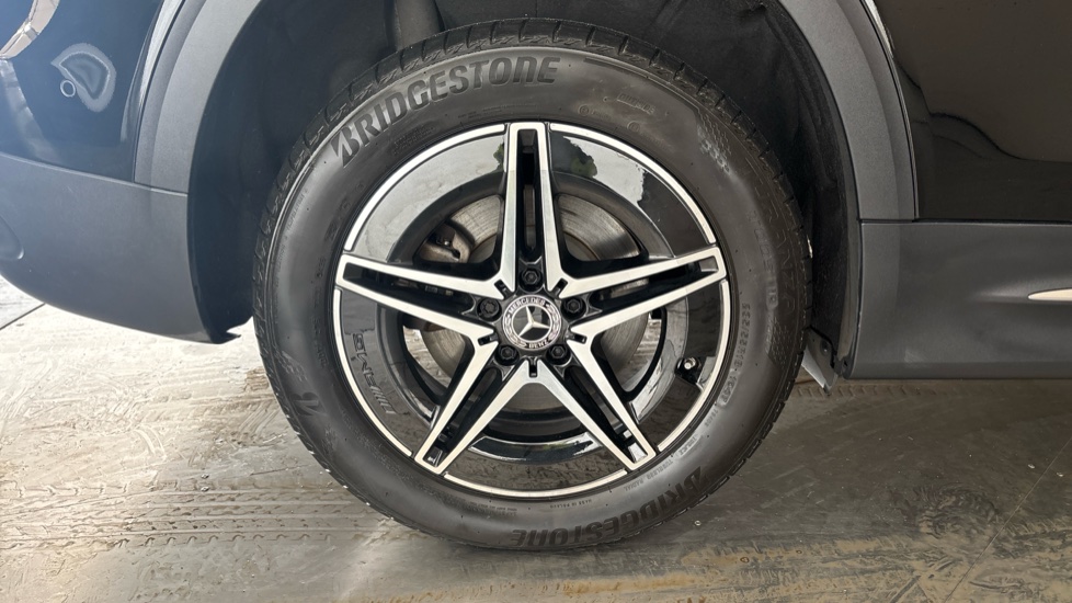 MERCEDES EQB Image 19