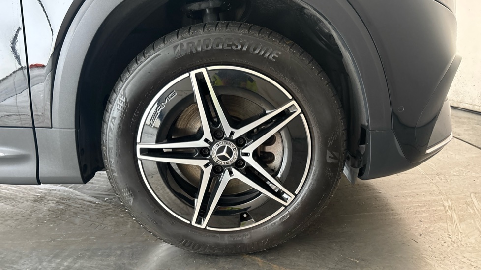 MERCEDES EQB Image 20