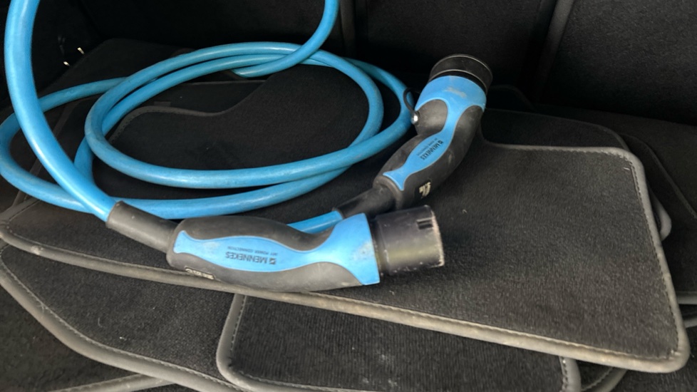 MERCEDES EQB Image 22