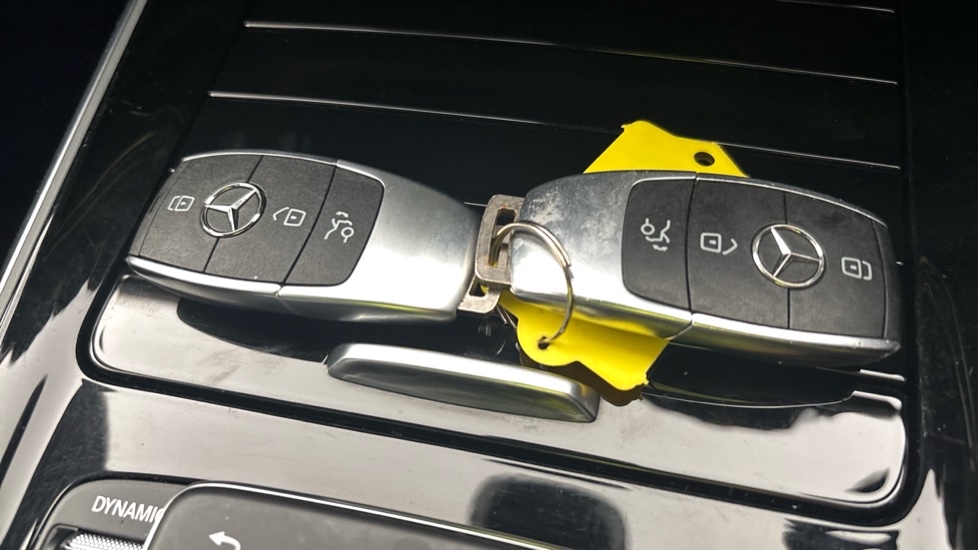 MERCEDES EQB 2 keys