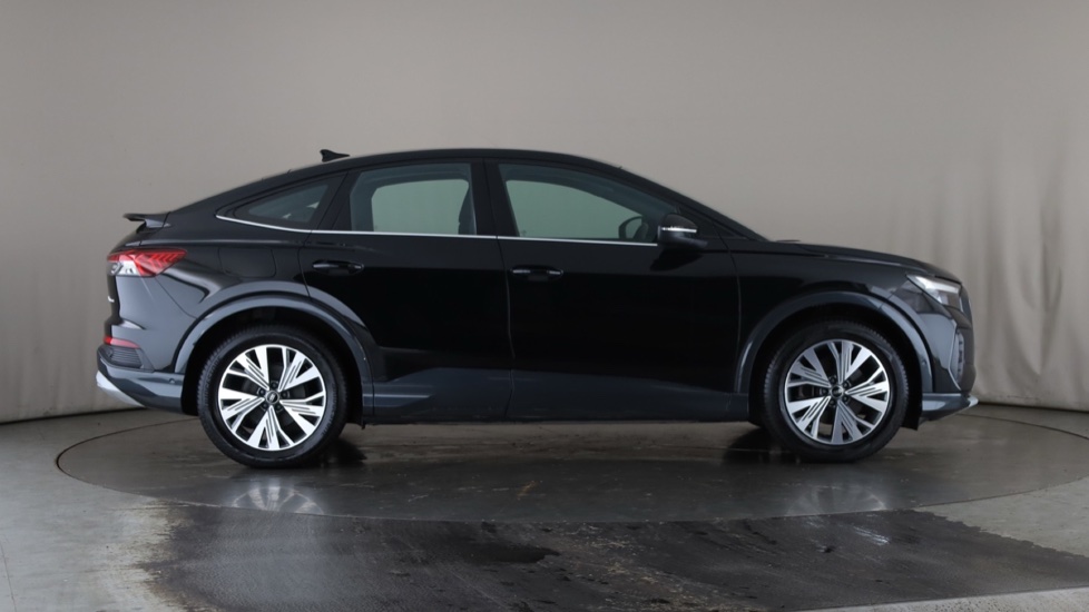 AUDI Q4 Image 6