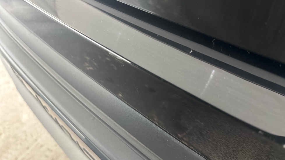 AUDI Q4 chips and scratches