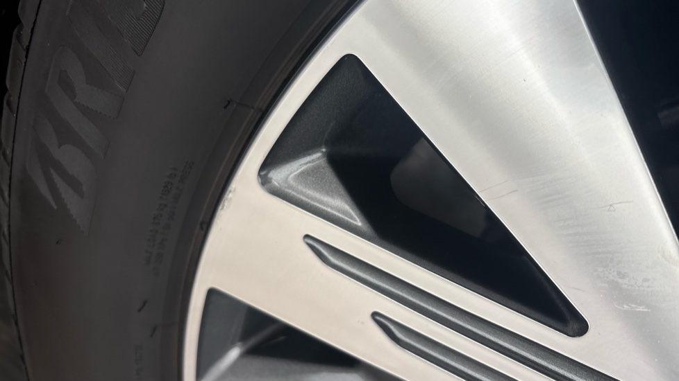 AUDI Q4 scuffs