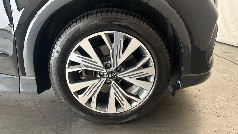 AUDI Q4 Image 20