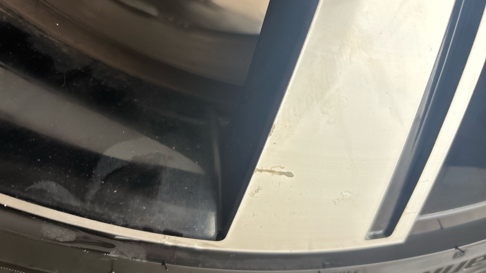 VOLKSWAGEN GOLF scuff