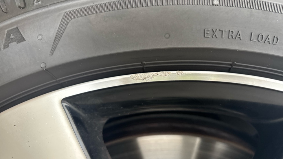 VOLKSWAGEN GOLF scuff