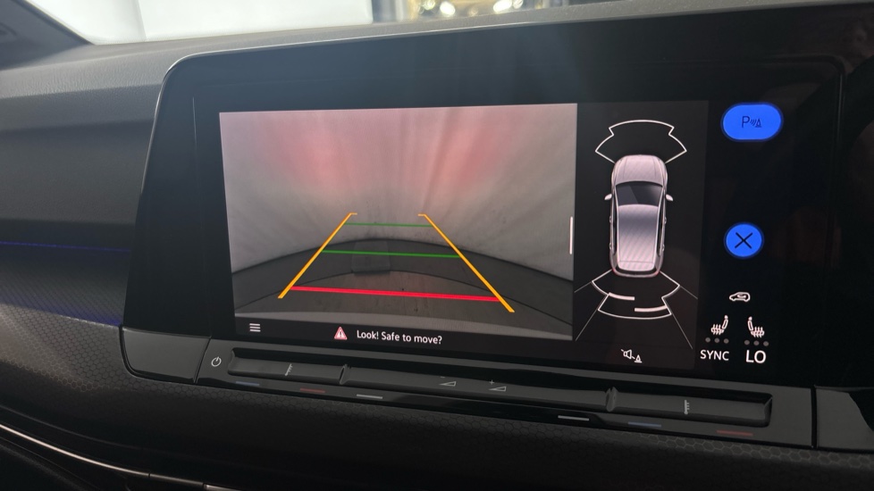 VOLKSWAGEN GOLF reverse camera