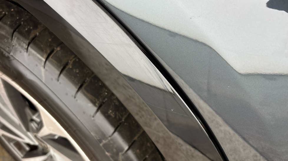 Audi Q6 Scratches and chips