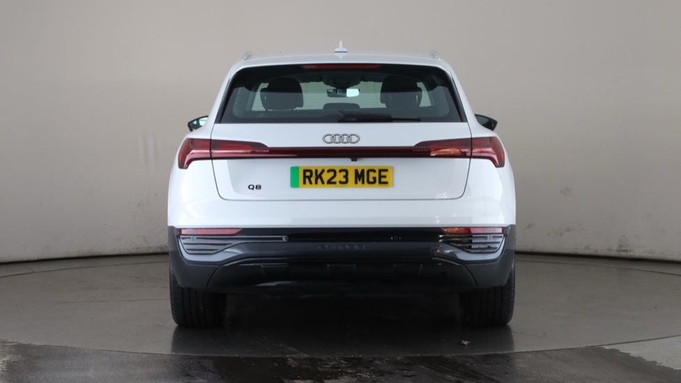 AUDI Q8 Image 4