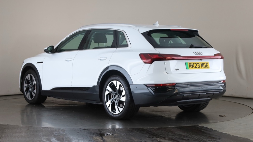 AUDI Q8 Image 3
