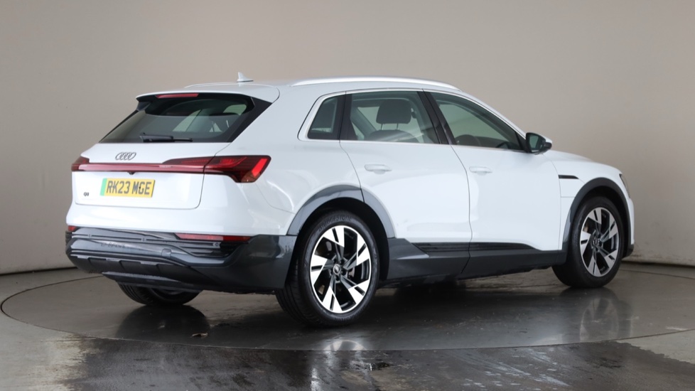 AUDI Q8 Image 5