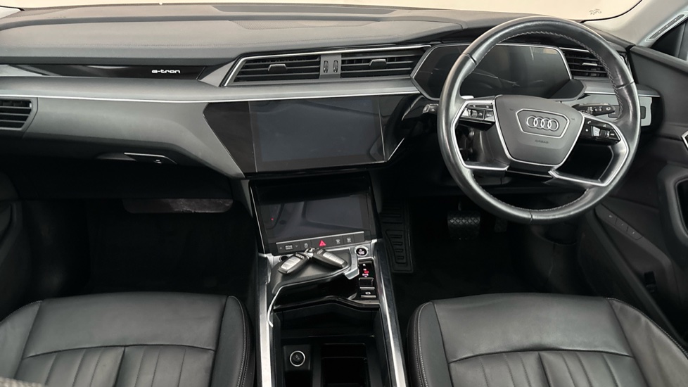AUDI Q8 Image 11