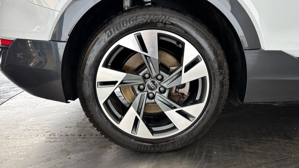 AUDI Q8 Image 19