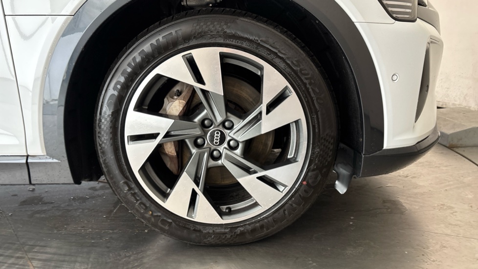 AUDI Q8 Image 20