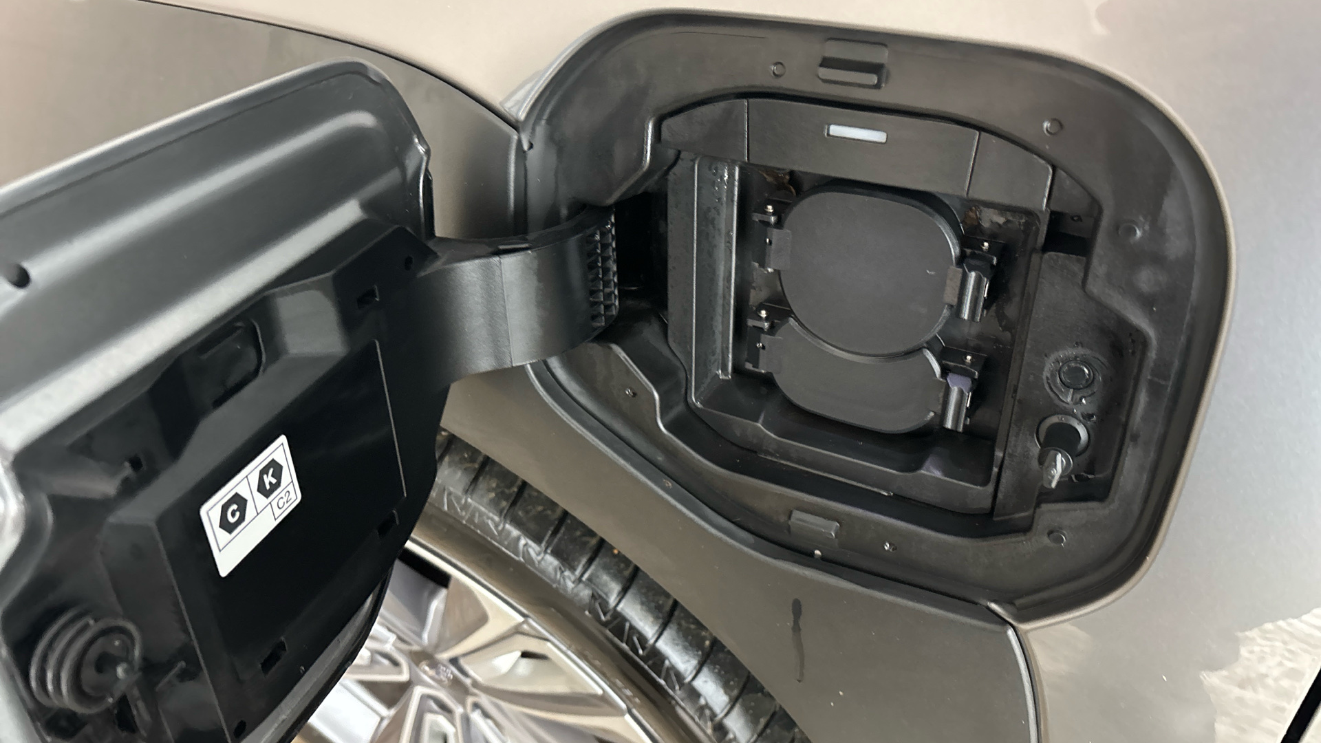 4058251 150kW Touring 71.4kWh 5dr Auto AWD