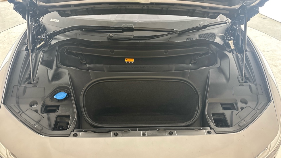 JAGUAR I-PACE Image 16